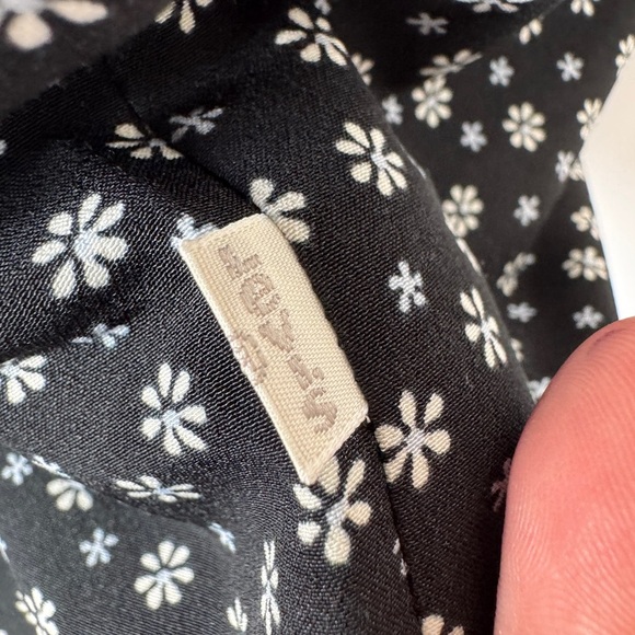 Levi’s Sleeveless Floral Top Black - Picture 4 of 8